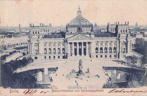 Berlin Bismarckdenkmal und Reichstagsgebäude
