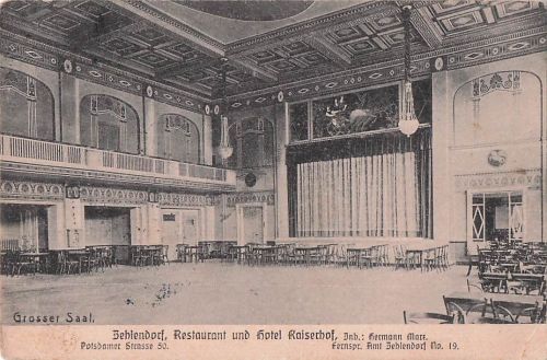 großen Saal des Restaurants und Hotels Kaiserhof in Behlendorf.