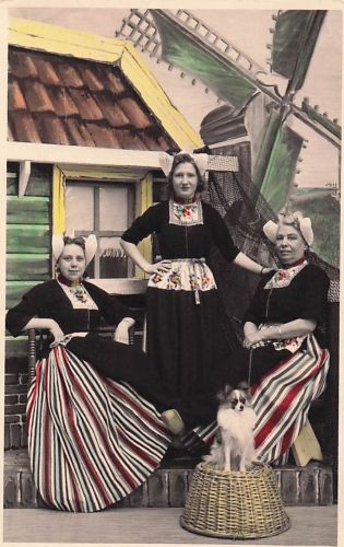 Volendammer Tracht aus den Niederlanden