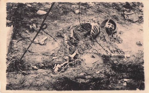 Antike Fotopostkarte mit Militärleichen aus dem Ersten Weltkrieg