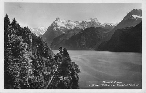 Vierwaldstättersee mit Gitschen (2520 m) und Urirotstock (2932 m)