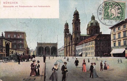 MÜNCHEN Odeonsplatz mit Theatinerkirche und Feldherrnhalle