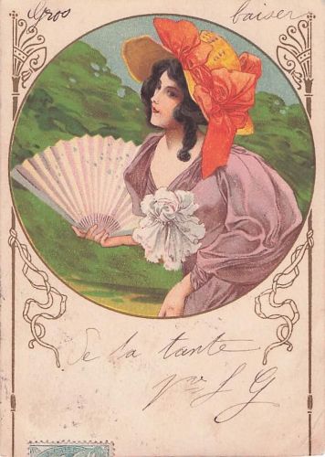 Illustration einer Frau mit einem großen Hut und Fächer, die an den französischen Jugendstil