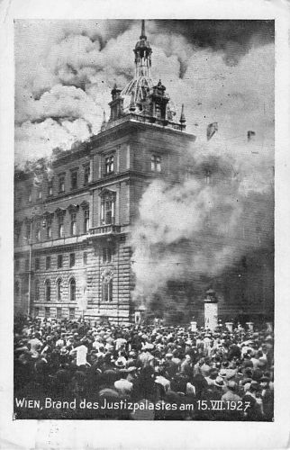 WIEN, Brand des Justizpalastes am 15.VII.1927