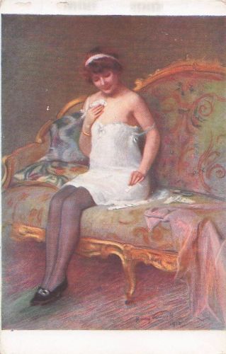 Frau auf einer verzierten Couch in einer Boudoir-Szene, die von Delphin Enjolras gemalt wurde