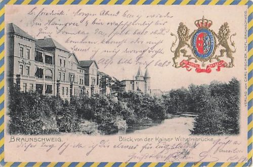 Diese historische Postkarte zeigt eine Partie an der Oker in Braunschweig mit Blick von der Kaiser-Wilhelm-Brücke.