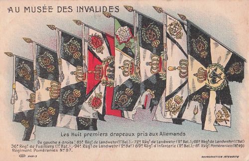 WW1 . Les 8 premiers drapeaux pris aux Allemands