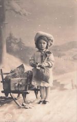 Mädchen im Schnee mit Handwagen / Winterlandschaft