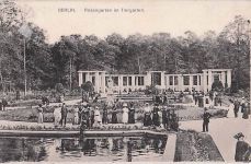 BERLIN. Rosengarten im Tiergarten.