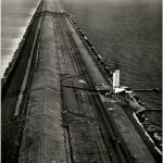 Afsluitdijk met Monument