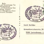 Berlin - Brandenburger Tor mit Hakenkreuzfahnen