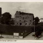 Am Rüdesheimer Schloss steht eine Linde