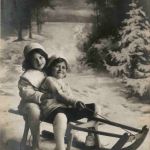 Neujahr - Kinder mit Schlitten