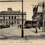Laon - La Place de l Hotel de Ville - Tramway