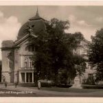 Gera - Theater mit Kriegerdenkmal