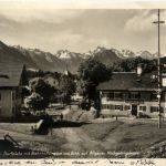 Fischen im Allgäu, Dorfplatz mit Bahnhofsstrasse und Blick auf Allgäuer