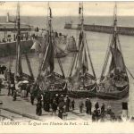 Le Treport - Le Quai vers l Entree du Port
