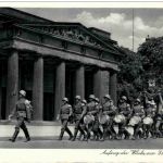 Aufzug der Wache am Ehrenmal