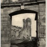 Montmajour - Portail d entree de la Cour d honneur