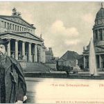 Berlin - Herr MAtkowski vor dem Schauspielhaus