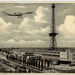 Berlin - Ausstellungshallen mit Flugzeug