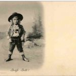 Kind in Tracht