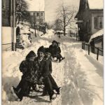 Rodeln - Dorfstudie zur Winterzeit