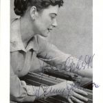 Jenny Johnson mit Autogramm