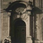 München - Portal Schulhaus Columbusstrasse