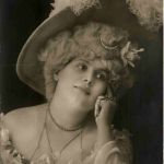 Frau