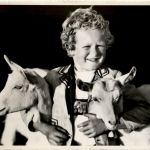 Kind mit Ziegen - Goat
