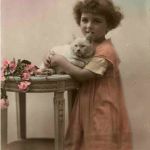 Kind mit Katze
