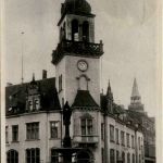 Güstrow - Postamt mit Borwin Brunnen