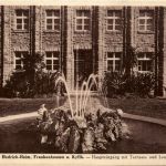 Solbad Frankenhausen - Heinrich Hedrich-Heim, Haupteingangmit Terrasseund Leuchtfontaine