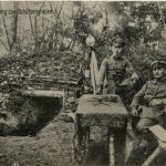 Abgedeckter Eingang zum Schützengraben