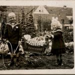 Kind mit Puppe - Doll