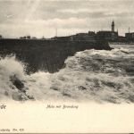 Warnemünde - Mole mit Brandung