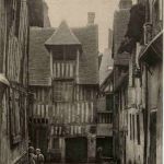 Liseux - Cour du Manoir Carrey