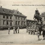 Luneville - Une prise de Armes dans la Cour du Chateau