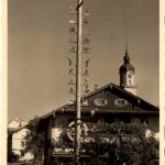 Kiefersfelden mit Spitzstein und Maibaum