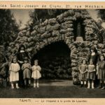 Tahiti - Le chapelet a la grotte de Lourdes