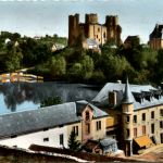 Bourbon-LÀrchambault - Chateau le Moulin et lÈtang