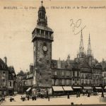 Moulins, La Place de l`Hotel-de-Ville et la Tour jaquemart