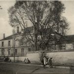 Diou, Ecoles et mairie