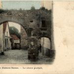 Gif - La Maison Basse - Le vieux portail
