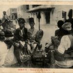 Djibouti - Devant un Cafe Somalis