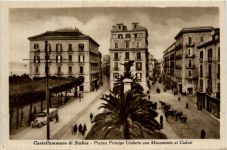 Castellammare di Stabia - Plazza Principale Umberto con Monumento ai Caduti