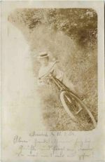 Reinbeck - Frau mit Fahrrad