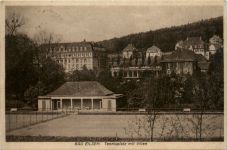 Bad Eilsen - Tennisplatz mit Villen