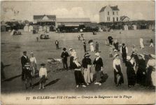 St.Gilles-sur-Vie, Groupes de Baigneurs sur la Plage